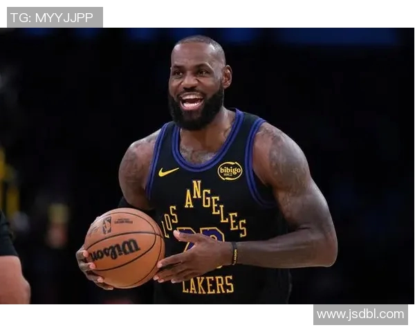 斯玛特谈詹姆斯复出:他球商极高,所有人因为他在场受益匪浅