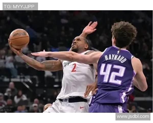 一边倒!快船打爆鱼腩领先33分:莱昂纳德轰26分,哈登做嫁衣